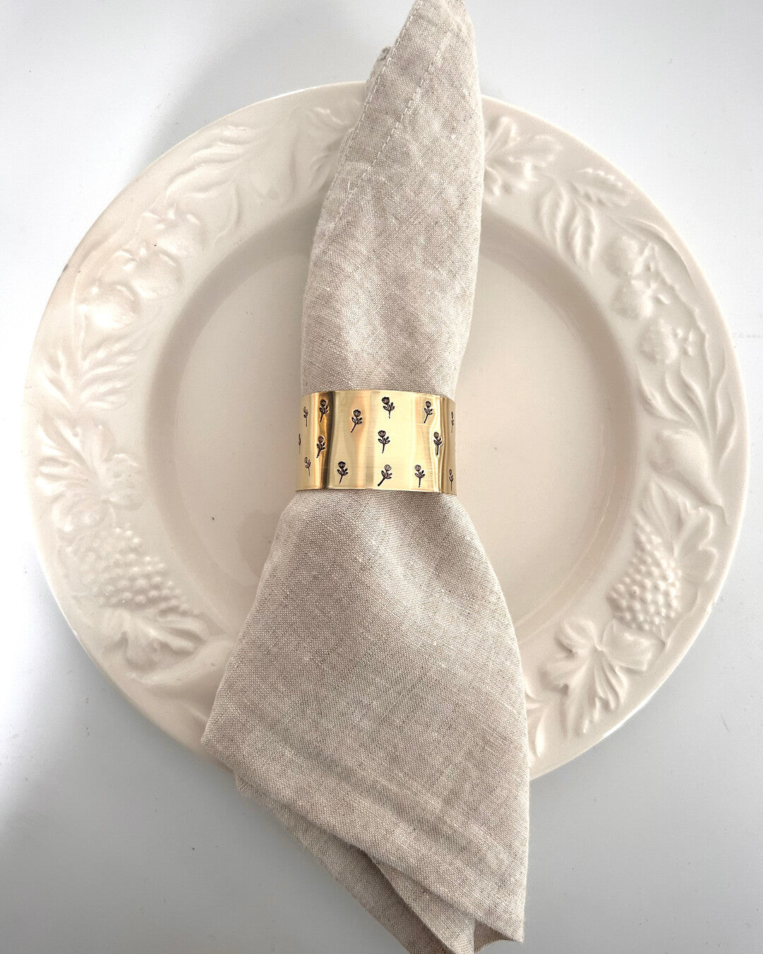 Flowers - Engraved brass napkin ring