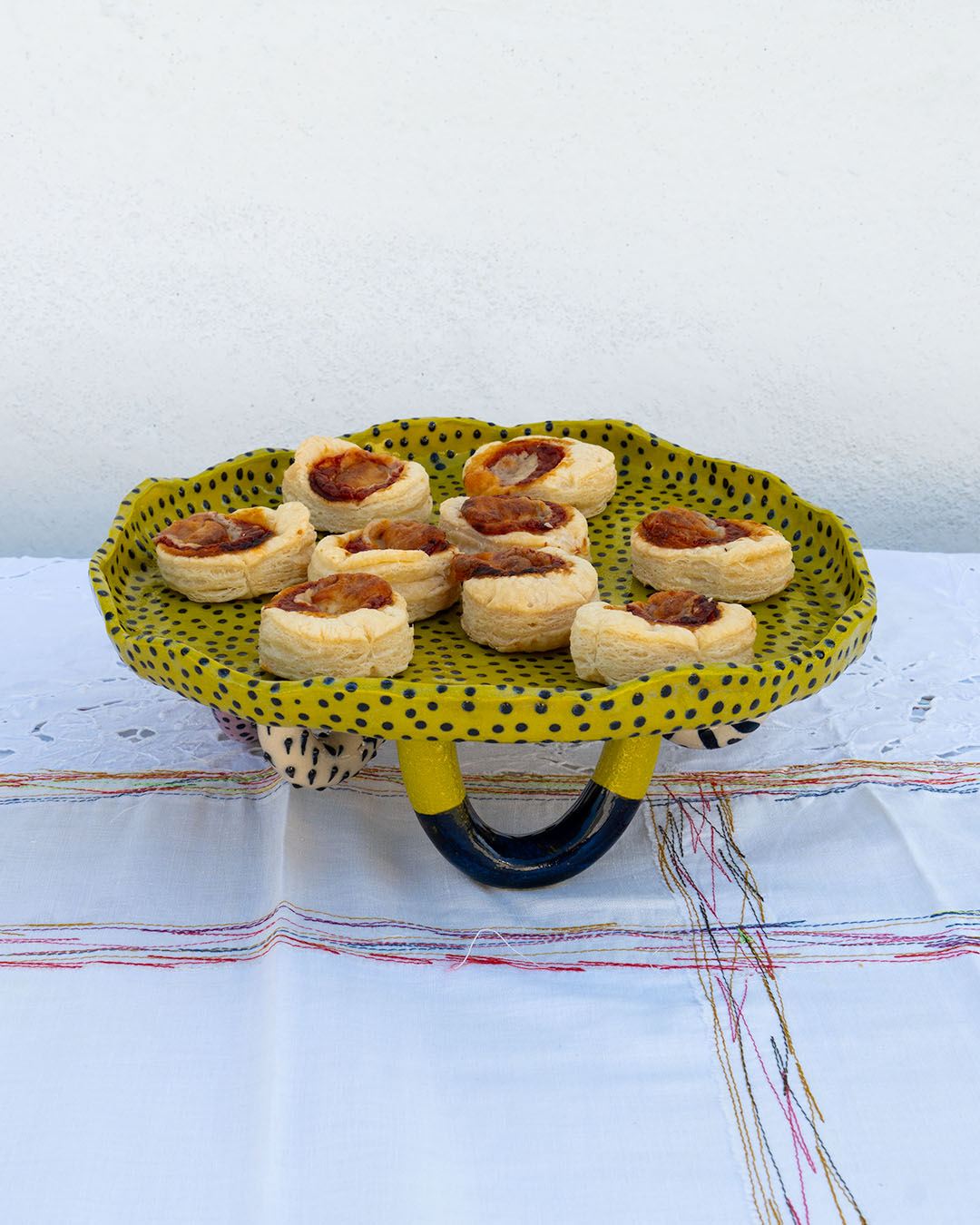 Présentoir à gâteaux en pointillés