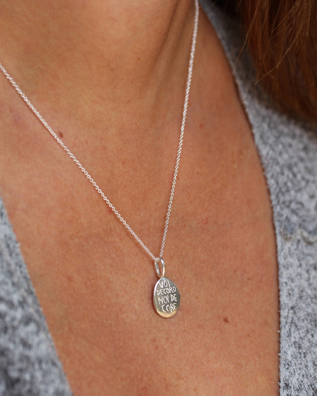 Voi decoro noi de core necklace