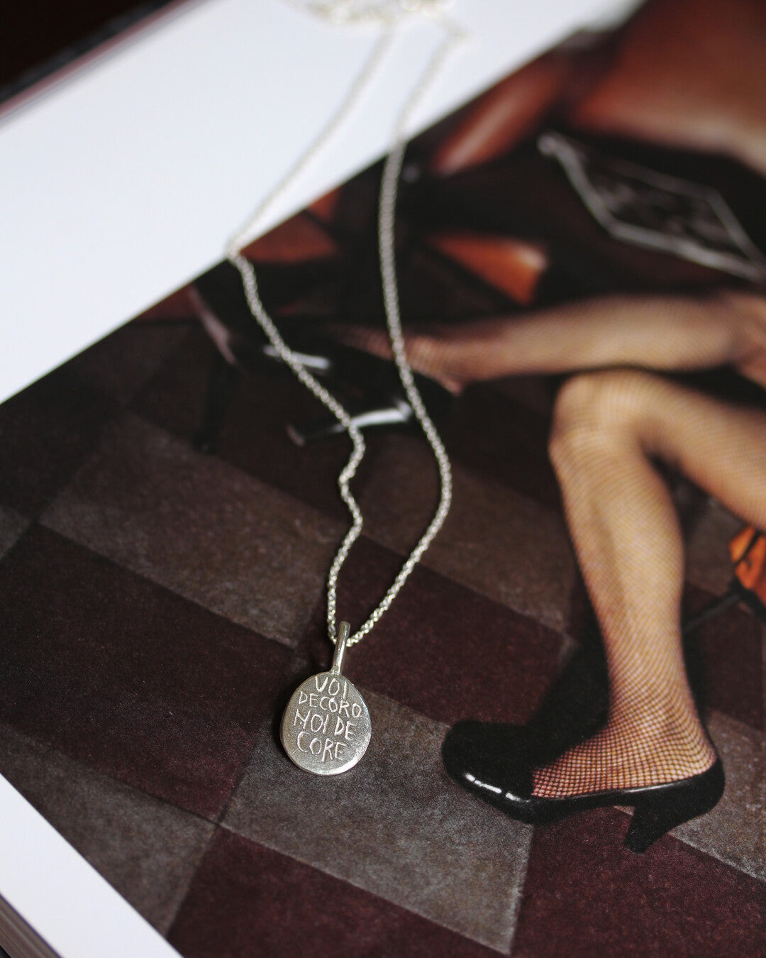 Voi decoro noi de core necklace