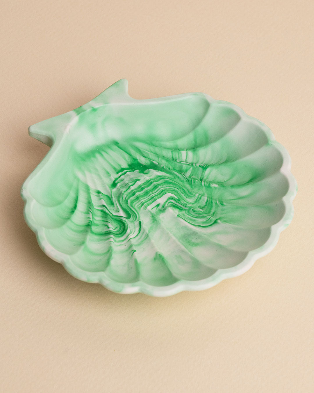 Shell tray pottery Atelier Madha