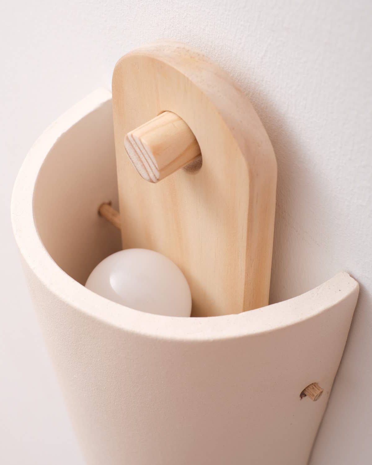 Clay & wood wall lamp