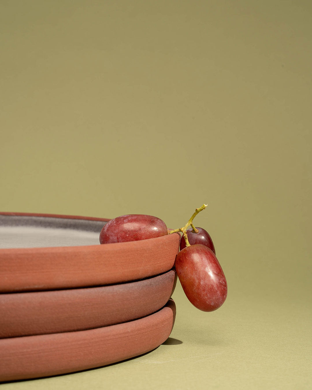 Red stoneware everyday plate - Madeleine Martin Céramique