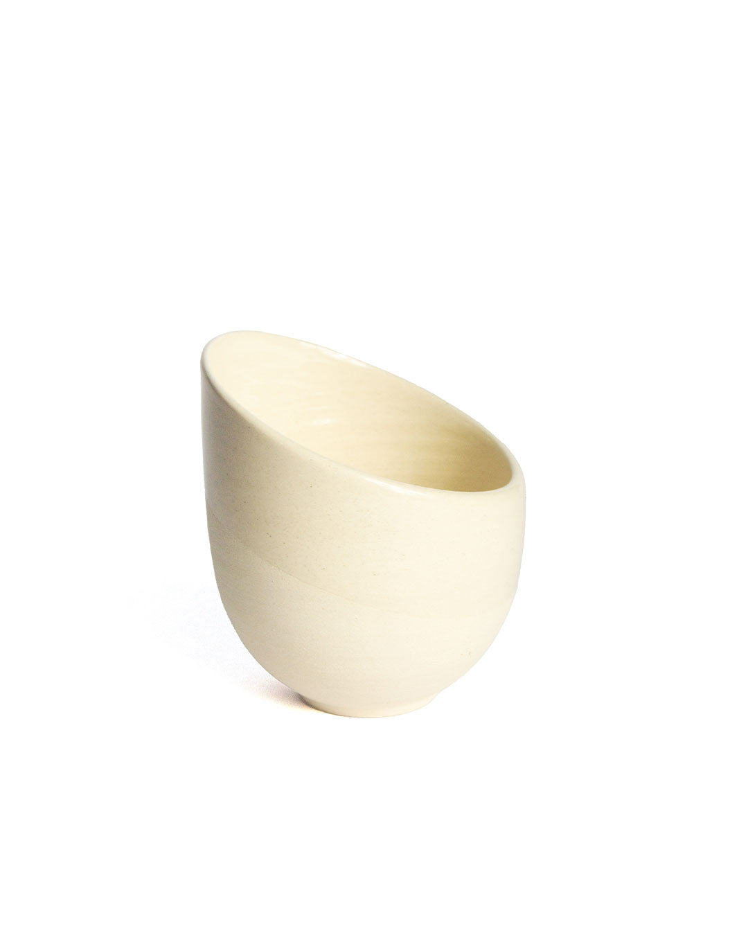 Beveled white stoneware cup - Madeleine Martin Céramique