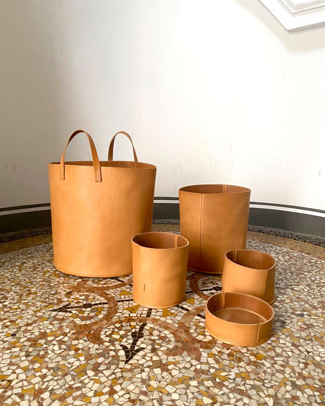 Trakatan handmade leather basket large