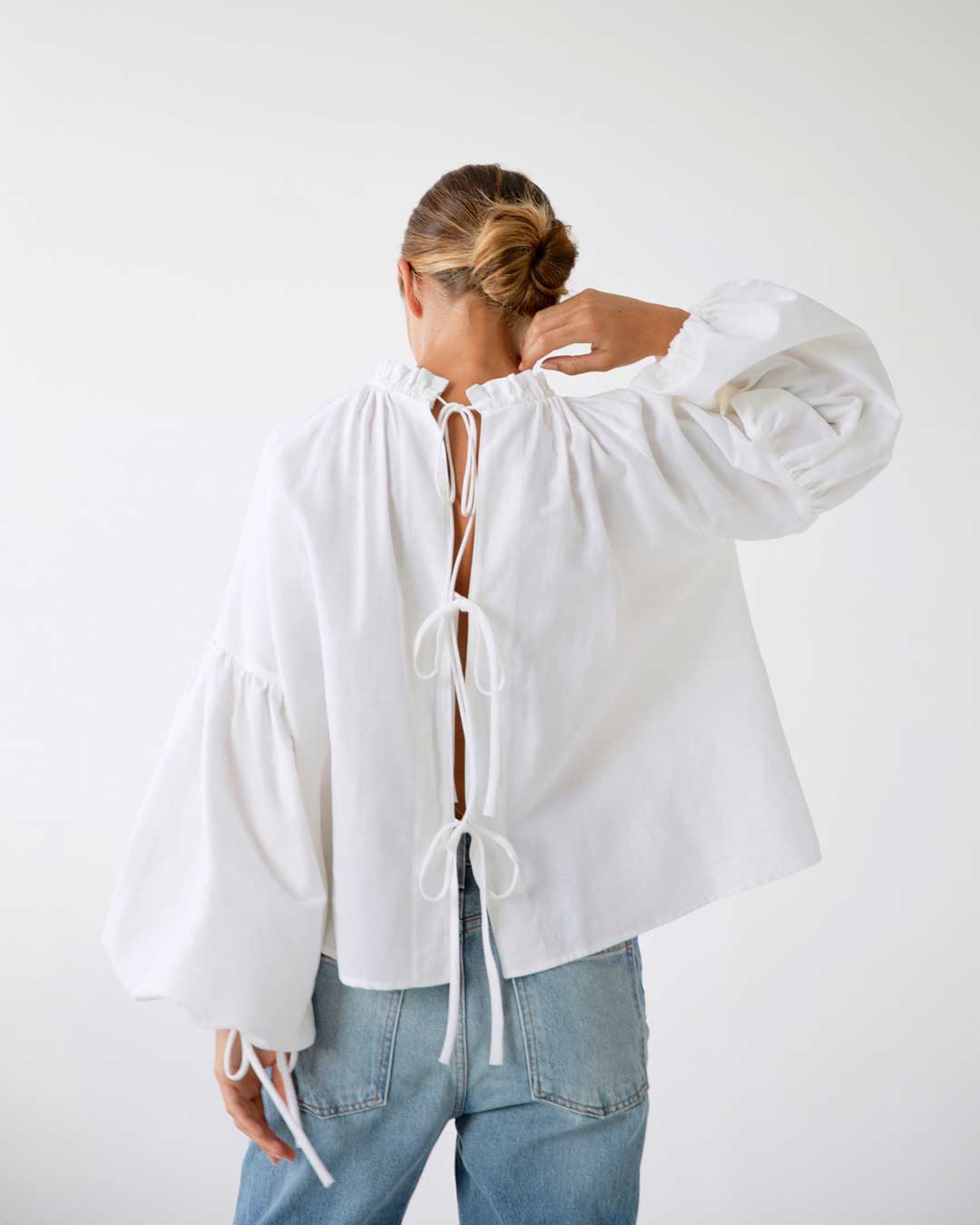 White Elastic loose fitting shirt