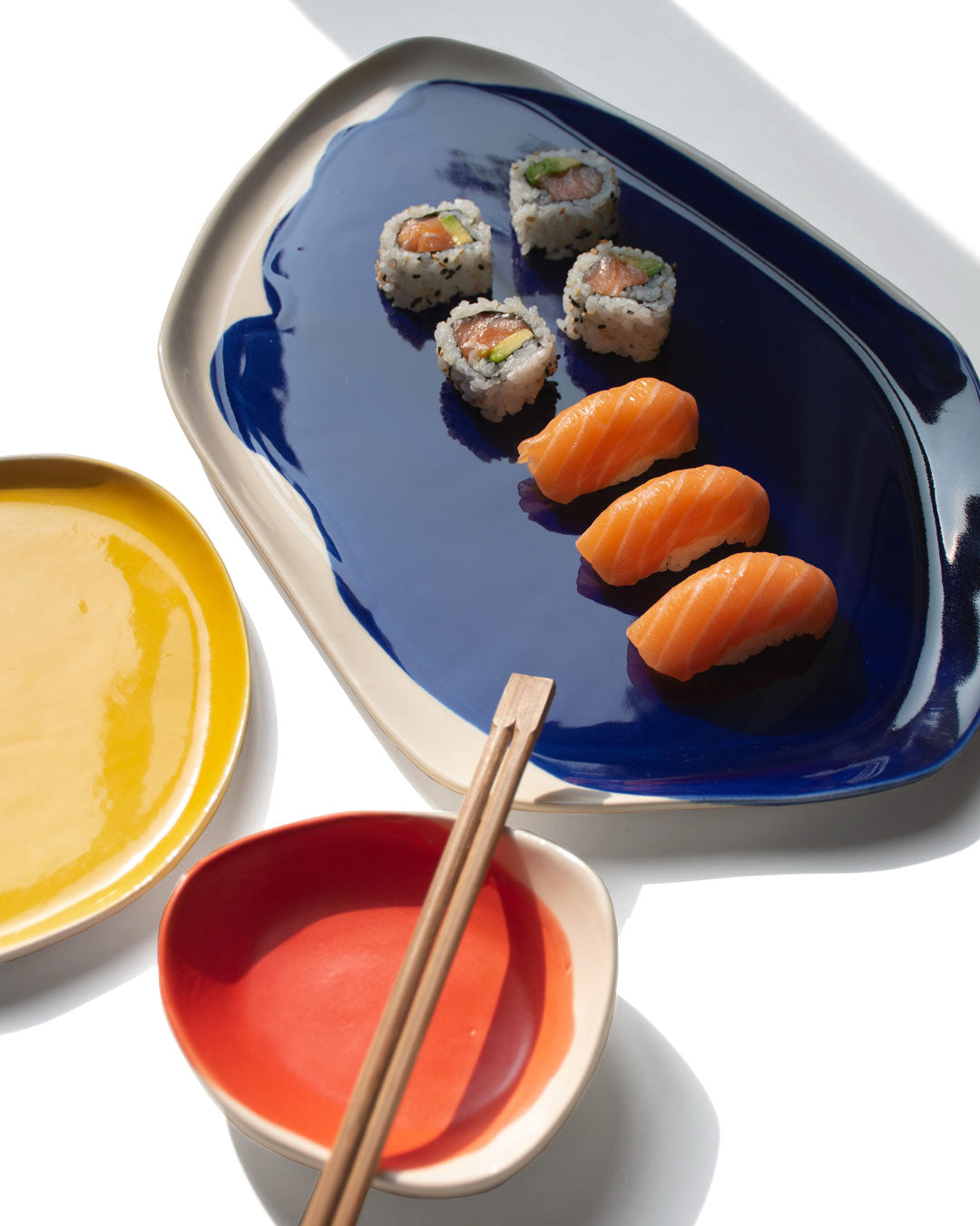 Sushi serving outlet platter