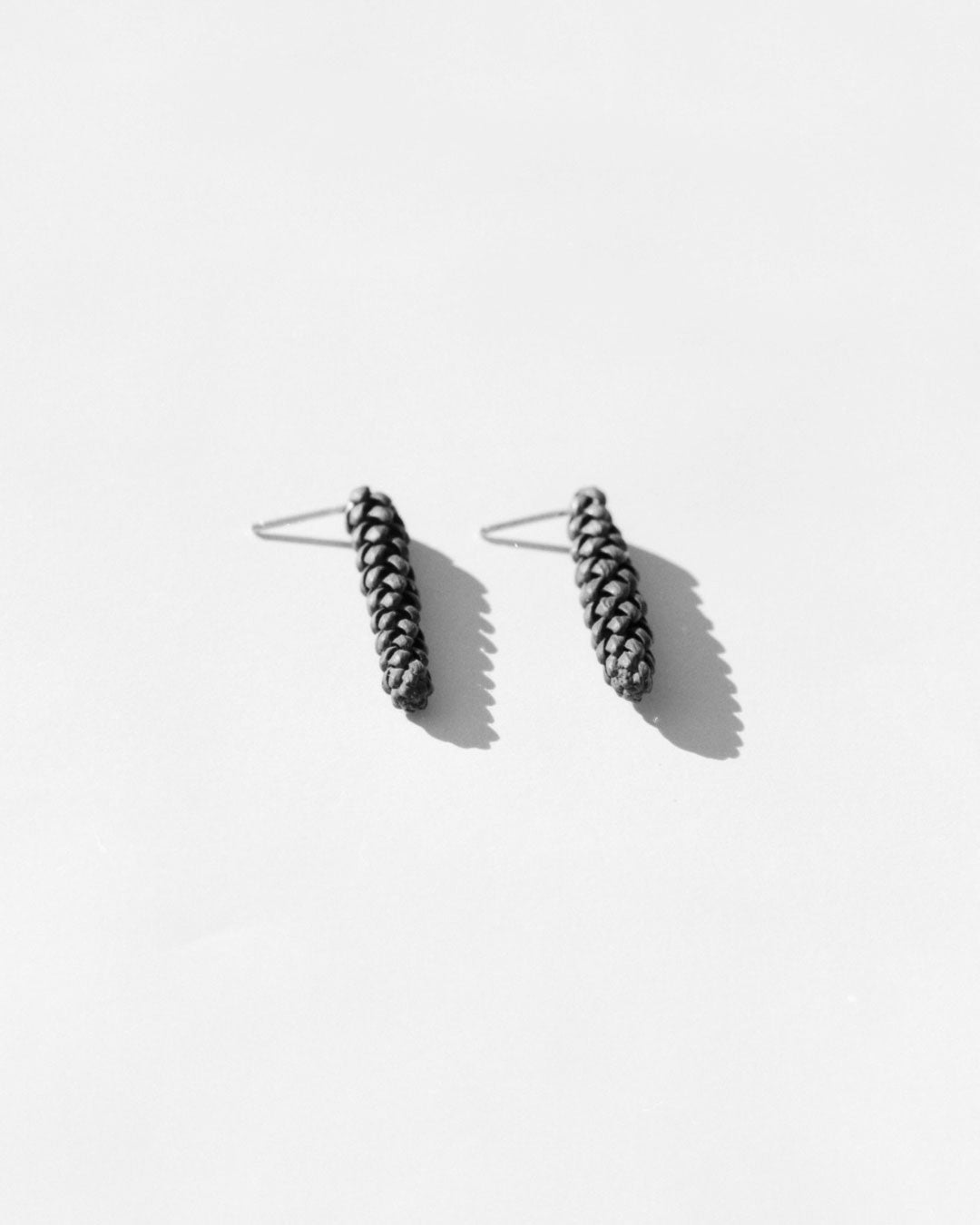 pinecone earrings Sandra Llusà