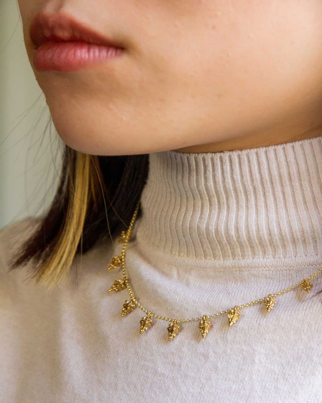 Natzca chocker necklace with small pendants